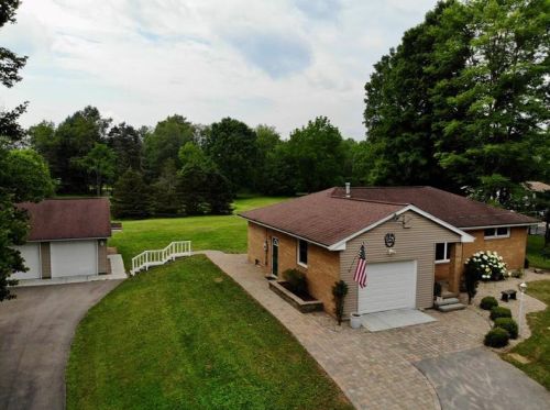 15 Country Club Rd, Grove City, PA 16127-4125