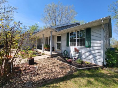 5185 David Dr, Oshkosh, WI 54904-8850