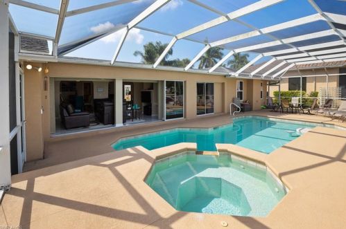 562 Goldcoast Ct, Marco Island, FL 34145-3815