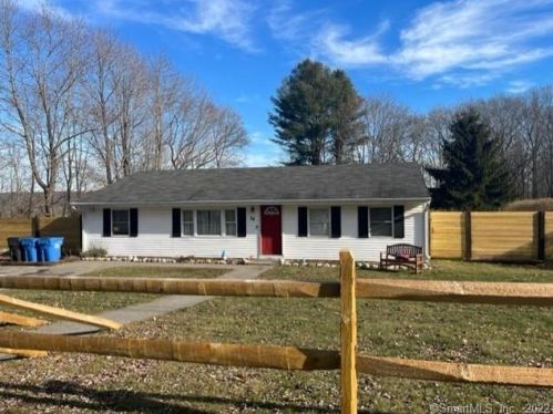 56 Highland Dr, Gales Ferry, CT 06339-1836