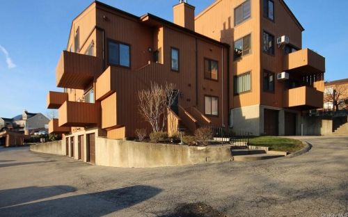 34 Hudson View Hl, Crotonville NY  10562-3327 exterior