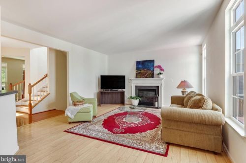 11 Broad Way, Lovettsville VA  20180-8608 exterior