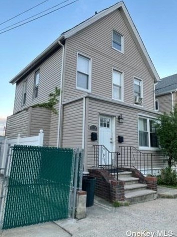 101-43 98th St, Jamaica, NY 11416-1731