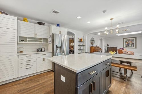 2 Old Farm Ct, West Nyack NY  10994-1210 exterior