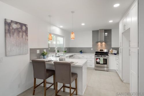 2385 Montcliff Rd, San Diego CA 92139-3915 exterior