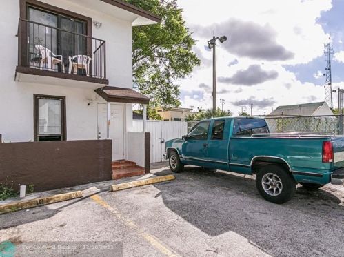 2310 60th St, Hialeah, FL 33016-4420