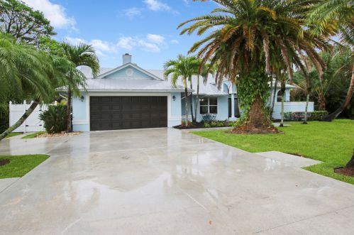 1046 Sand Oak Dr, Palm City, FL 34990-2021