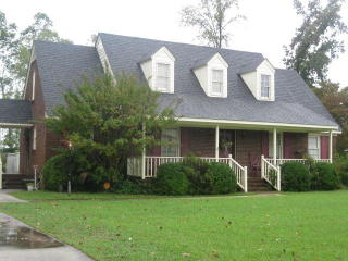 402 Woodfield Dr, Nashville, NC 27856-1680