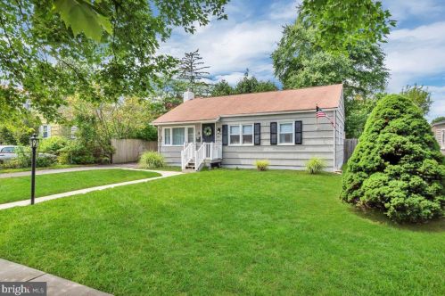 216 Evergreen Ave, West Deptford, NJ 08051-1043