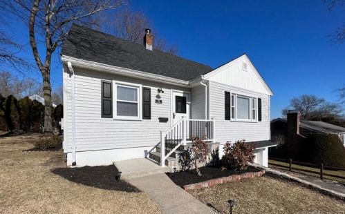 95 Middlebrooks Ave, Bridgeport, CT 06611-3014