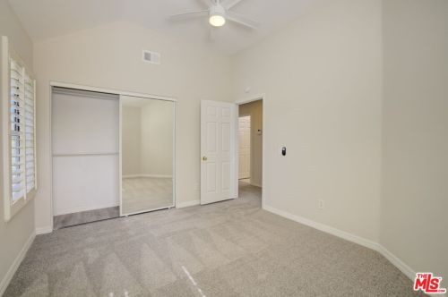 26520 Mistletoe Ct, Santa Clarita CA  91355-3525 exterior
