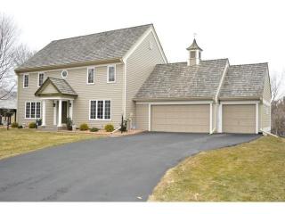15720 Nursery Dr, Hopkins, MN 55345-4550