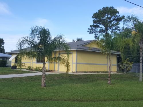 1102 Ithaca St, Fort Pierce, FL 34983-2540