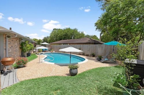 803 Lodge Ln, Richmond, TX 77406-2383