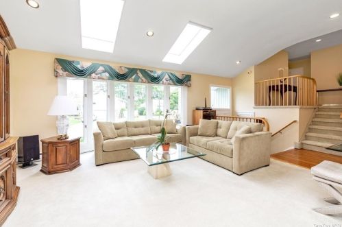 34 Forsythia Ln, Muttontown NY  11753-2337 exterior