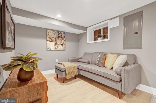 2013 Naylor Rd, Washington DC  20020-6807 exterior