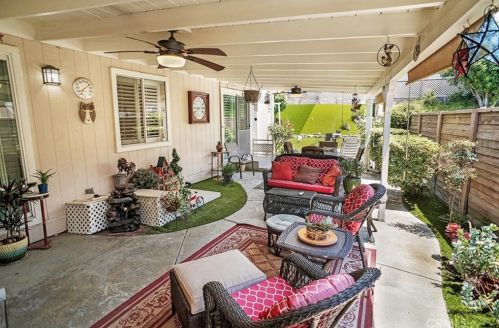 20055 Canyon View Dr, Santa Clarita CA  91351-5724 exterior