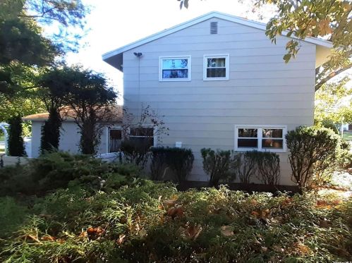 33 Gristmill Dr, San Remo NY  11754-2822 exterior