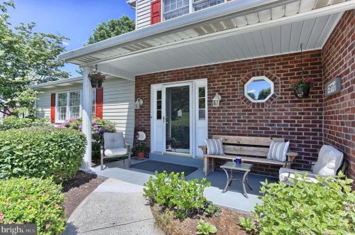 1017 Teakwood Ln, West Enola, PA 17025-2047