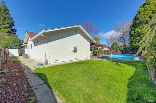 681 Seville Ln, Vacaville CA  95688-2044 exterior