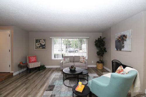 118 Oakmeade Ct, Vacaville CA exterior