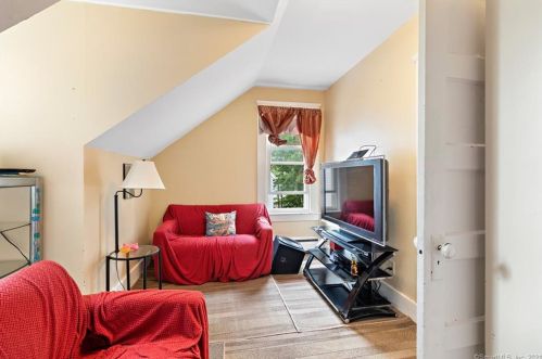 242 Clifton St, Wallingford CT  06492-4001 exterior