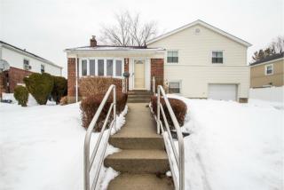 152 Orchard St, Hicksville, NY 11803-4719