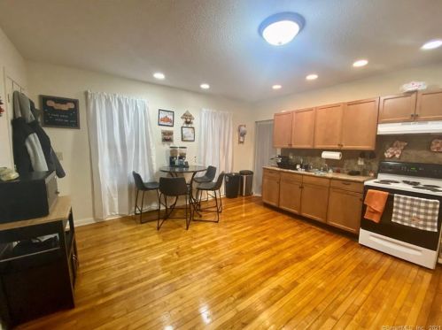 30 Maple St, Manchester CT  06040-5527 exterior