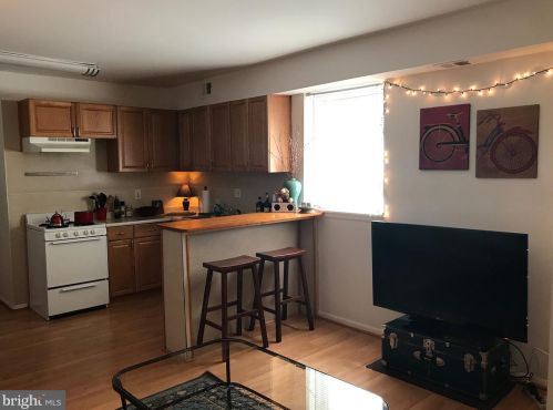 2043 Green St, Philadelphia PA 19130-3270 exterior