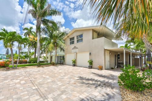 11135 3rd St, Saint Petersburg, FL 33706-4603
