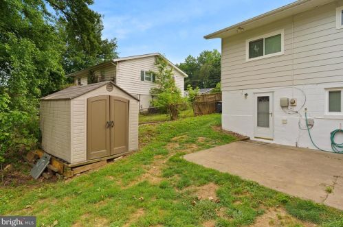 8813 Sylvania St, Lorton VA  22079-1612 exterior