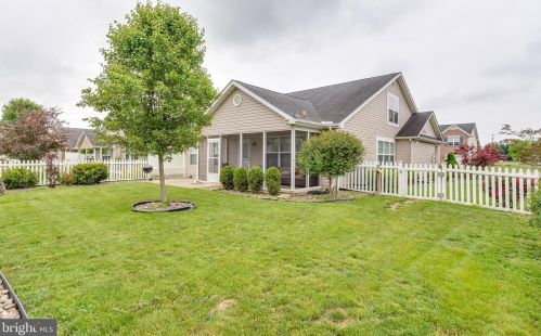 15 Chennault Trl, Falling Waters, WV 25419-5003