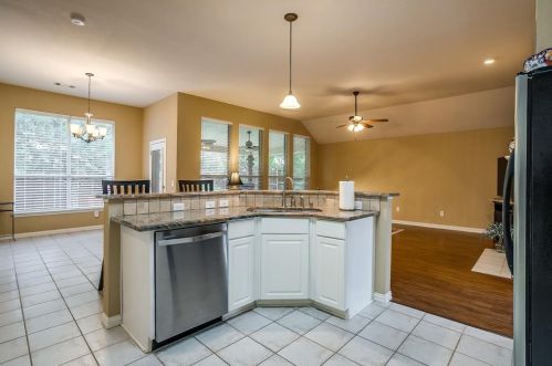 1517 Shadywood Ln, Lewisville TX  75028-4294 exterior