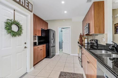 15614 Summit Place Cir, Naples, FL 34119-4111