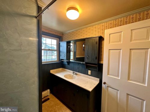 201 Sharpless Dr, Wilmington DE  19803-2507 exterior