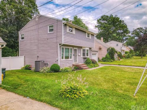 29 Stratford Rd, East Brunswick NJ  08816-2019 exterior