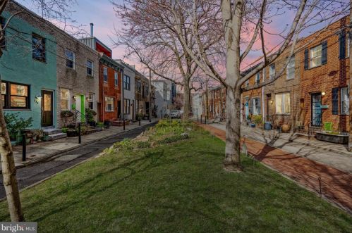 738 Medina St, Philadelphia PA  19147-5727 exterior