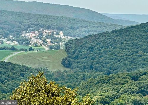 130 Summit Rd, Hazle Township, PA 18202-8218