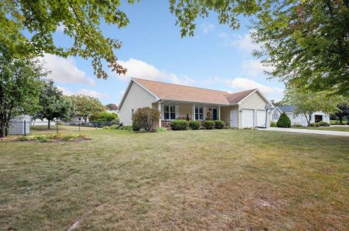 1155 Aphrodite Rd, Green Bay, WI 54311-5556