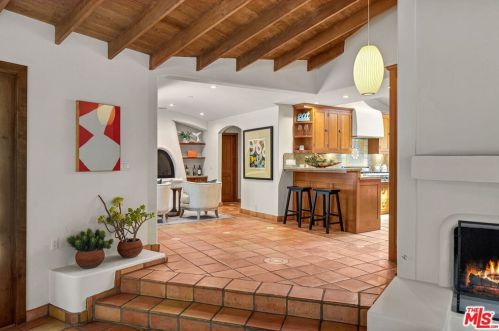 1719 Oak Dr, Topanga CA  90290-4025 exterior