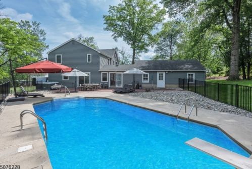 845 Vosseller Ave, Martinsville NJ  08836-2387 exterior