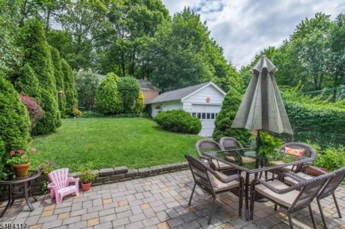 15 Floyd Rd, Verona NJ  07044-2521 exterior