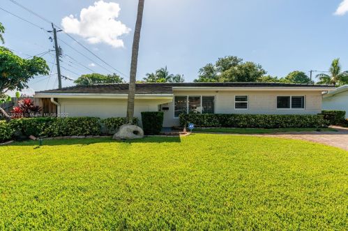 2003 46th Ave, Hollywood FL  33021-4119 exterior