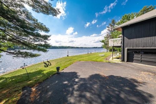 44 Overlook Rd, Rock Hill NY  12775-6208 exterior