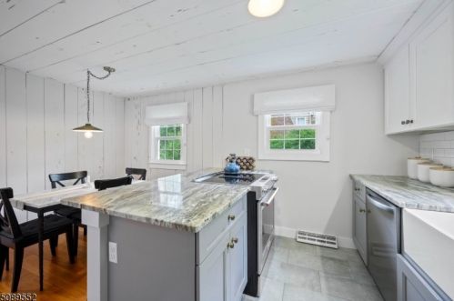 27 Shawnee Trl, Sparta NJ  07871-1515 exterior