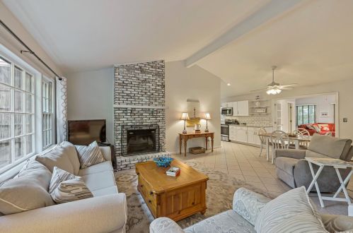 5 Deerfeed Path, East Quogue, NY 11942-4626