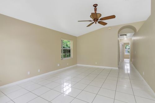 325 14th Ave, Boynton Beach, FL 33435-2725