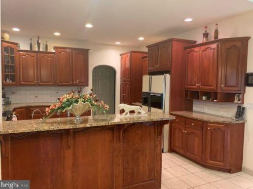 4755 Maple Shade Dr, Harrisburg, PA 17110-3217