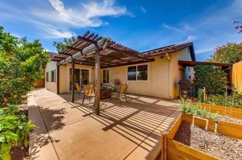 757 Honeydew Ln, Vista CA  92084-3115 exterior