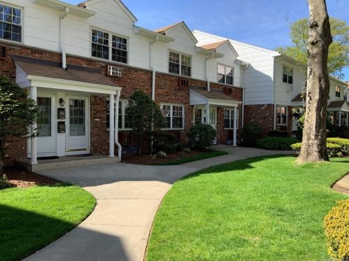 128 Parkside Dr, Airmont, NY 10901-7802